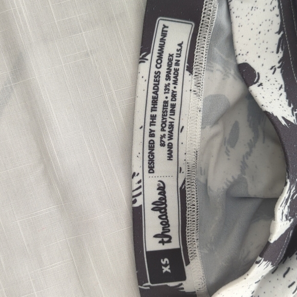 Threadless leggings, Panda design, size extra small - Picture 9 of 9